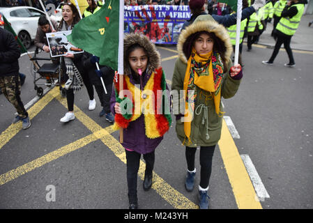 Wood Green, Londres, Royaume-Uni. 4e février 2018. Peuple kurde de mars à Green Lanes et Wood Green et protester contre l'agression par les forces turques dans la région kurde de l'Afrin. Crédit : Matthieu Chattle/Alamy Live News Banque D'Images