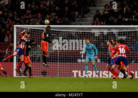 Geoffrey Kondogbia (Valence FC) en action pendant le match de la Liga match entre l'Atlético de Madrid vs Valencia CF au stade Wanda Metropolitano de Madrid, Espagne, le 4 février 2018. Más Información Gtres Crédit : Comuniación sur ligne, S.L./Alamy Live News Banque D'Images