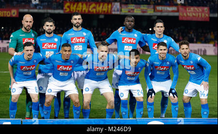 Cmapania, Naples, Italie. 4e Mar, 2018. L'équipe de SSC Napoli posant devant la Serie A italienne correspondance entre SSC Napoli et Benevento à Ciro Vigorito Stadium. Vicinanza/crédit : Ernesto SOPA/ZUMA/Alamy Fil Live News Banque D'Images