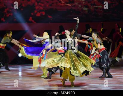 Hong Kong, Chine. 4e Mar, 2018. Danseurs effectuer lors d'un gala du printemps qui s'est tenue à Hong Kong, Chine du Sud, 4 février 2018. Credit : Wang Shen/Xinhua/Alamy Live News Banque D'Images