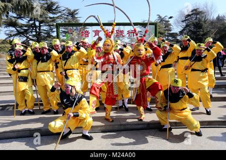 Zhengzhou, Zhengzhou, Chine. 3, 2018. Zhengzhou, Chine, 3e Février 2018 : les acteurs en costumes de Monkey King à Zhengzhou, province du Henan en Chine centrale. Crédit : SIPA Asie/ZUMA/Alamy Fil Live News Banque D'Images