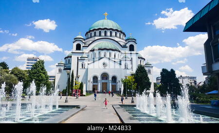 BELGRADE, SERBIE - le 29 juin 2017 : Eglise de Saint Sava à Belgrade, Serbie, l'une des plus grandes églises orthodoxes dans le monde sur un beau temps avec pla Banque D'Images