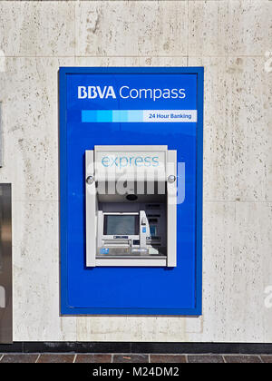 BBVA Banque ATM machine Compas ou cash machine ou guichet automatique, à Montgomery, Alabama, United States. Banque D'Images