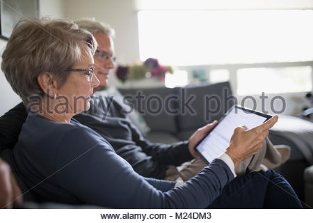 Senior couple sur canapé