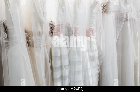 Communion robes en magasin de vêtements en Espagne Banque D'Images