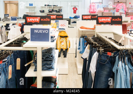 Levi's Kids gamme en grand magasin. Banque D'Images