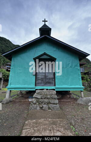 Petit vert-bleu chapelle peinte en tôle d'acier comme beaucoup de maisons du village-église catholique au village de Batad. Municipalité de Banaue Ifugao-provi Banque D'Images