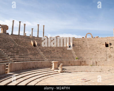 Leptis Magna sièges théâtre vu de la scène Banque D'Images