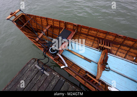 Bateau à rames à Itchenor Sailing Club, Chichester, West Sussex, UK. Banque D'Images