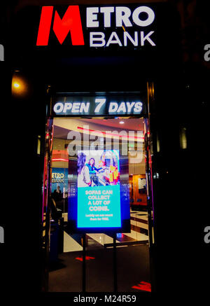 Banque métro ouvert 7 jours sur Tottenham Court Road, Londres, UK Banque D'Images