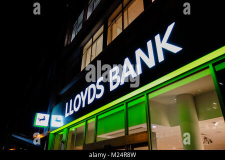 Extérieur de la Lloyds Bank PLC sur Tottenham Court Road, Londres, UK Banque D'Images