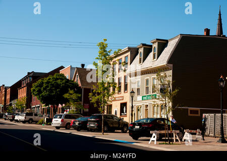 CHARLOTTETOWN, CANADA - Le 8 août 2016 : Les Magasins et restaurant les bâtiments sur la rue Queen Banque D'Images