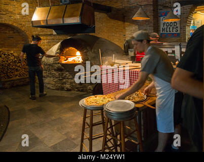 American la pizza au restaurant à Burlington VT Banque D'Images