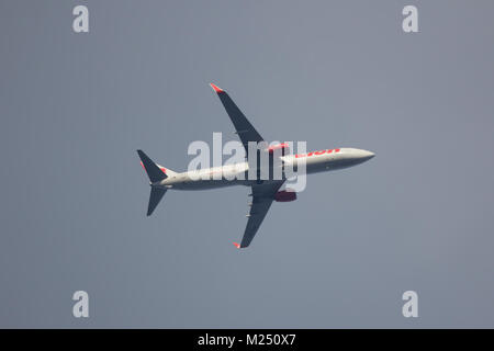 CHIANG MAI, THAÏLANDE - 27 janvier 2018 : HS-LTI Boeing 737-900ER de la compagnie aérienne Thai lion Air. Décoller de l'aéroport de Chiang Mai à Bangkok. Banque D'Images