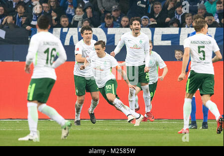 Gelsenkirchen, Allemagne. 06Th Feb 2018. jubilation Max Kruse (HB) après seinem objectif zum 1:1, avec de gauche à droite Milos VELJKOVIC (HB), Max Kruse (HB), Ishak BELFODIL (HB), Fussball 1. Bundesliga, 21. journée, le FC Schalke 04 (GE) - Werder Brême (HB) 1:2, am 03.02.2018 à Gelsenkirchen, Allemagne. Dans le monde d'utilisation |Crédit : afp/Alamy Live News Banque D'Images