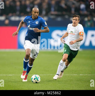 Gelsenkirchen, Allemagne. 06Th Feb 2018. NALDO l. (GE) Duell im avec Max Kruse (HB), action, Fussball 1. Bundesliga, 21. journée, le FC Schalke 04 (GE) - Werder Brême (HB), am 03.02.2018 à Gelsenkirchen, Allemagne. Dans le monde d'utilisation |Crédit : afp/Alamy Live News Banque D'Images