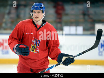 Prague, République tchèque. 05 févr., 2018. Dominik Kubalik, joueur de hockey sur glace de l'équipe nationale tchèque, assiste à une séance de formation à Prague, en République tchèque, le lundi 5 février 2018, avant le 2018 Jeux Olympiques d'hiver à Pyeongchang, Corée du Sud. Credit : Katerina Sulova/CTK Photo/Alamy Live News Banque D'Images