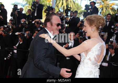 Cannes, France. 24 mai, 2014. Réalisateur Quentin Tarantino (L) et Uma Thurman assister à la cérémonie de clôture de la 67e Festival International du Film de Cannes au Palais des Festivals de Cannes, France, le 24 mai 2014. Credit : Hubert Boesl -aucun- SERVICE DE FIL dans le monde entier | conditions/dpa/Alamy Live News Banque D'Images