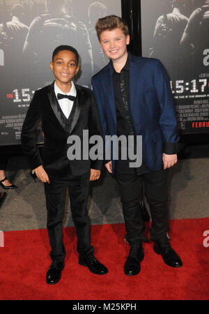 Burbank, Californie, USA. 5 Février, 2018. (L-R) Actror Paul-Mikel Williams et William Jennings assister à la première mondiale de 'Les 15:17 à Paris à des studios Warner Bros., SJR Theatre Le 5 février 2018 à Burbank, Californie. Photo de Barry King/Alamy Live News Banque D'Images