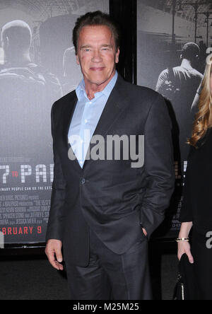 Burbank, CA, USA. 5e Février, 2018. 05 février 2018 - Burbank, Californie - Arnold Schwatzenegger. ''Le 15:17 à Paris'' Los Angeles Premiere tenue à Warner Bros Studios, SJR Theatre. Crédit photo : Birdie Thompson/AdMedia Crédit : Birdie Thompson/AdMedia/ZUMA/Alamy Fil Live News Banque D'Images