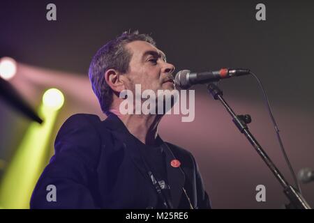 Michael Head et la bande élastique rouge vent invisible à l'usine - Nov 2017 Banque D'Images