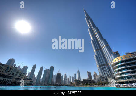 Dubaï, Émirats arabes unis - Jan 02, 2018 : le Burj Khalifa dans le centre de Dubaï est le plus haut bâtiment du monde avec 828 mètres de haut. HDR pho Banque D'Images