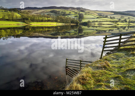 Réflexions sur Ladybower Reservior Banque D'Images