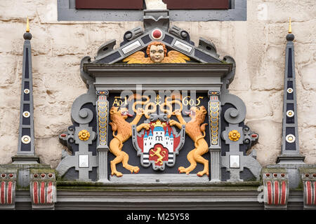 Armoiries au portail Renaissance de l'Hôtel de Ville à Hann Munden, Basse-Saxe, Allemagne Banque D'Images