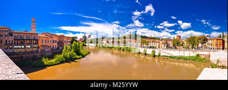 La ville de Vérone Adige river bridge vue panoramique, Vénétie (Italie) Banque D'Images