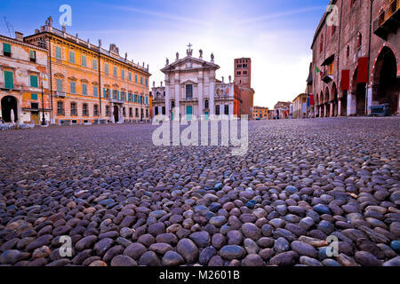 Piazza Sordello Mantoue ville matin vue, capitale européenne de la culture et de l'UNESCO World Heritage site, région Lombardie Italie Banque D'Images