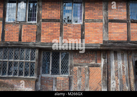 St Michael's Church Cottage à Basingstoke, Hampshire, Royaume-Uni, l'un des plus anciens édifices de la ville, à dessins en briques Banque D'Images