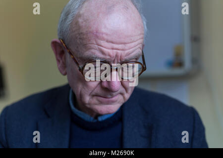 Lviv, Ukraine - 5 février 2016. Henry Marsh CEPB FRCS est un leader et un neurochirurgien britannique pionnier de progrès dans le domaine de l'Ukraine. Kno Banque D'Images