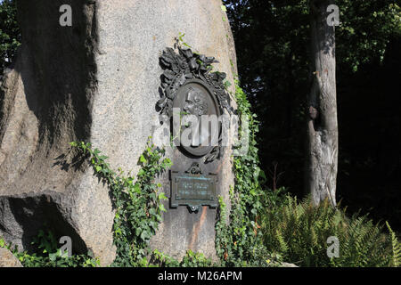 L'pückler pierre sur le côté polonais du Prince Pückler Park, Zumaia, Landkreis Görlitz, Allemagne, Pologne, Der auf der polnischen S Pücklerstein Banque D'Images