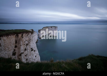 Old Harry Rocks sur la côte jurassique du Dorset. Banque D'Images