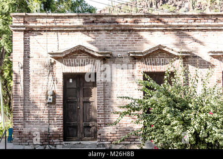 Un bâtiment sur le chemin de la mission de San Ignacio, dans la ville de San Ignacio. Banque D'Images