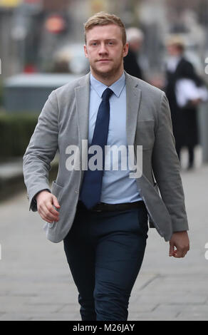 L'Irlande et l'Ulster Rugby player Stuart Olding arrive à Belfast le Tribunal de la Couronne, où lui et son coéquipier Jackson Paddy sont en procès accusé du viol d'une femme à une propriété dans le sud de Belfast en juin 2016. Banque D'Images