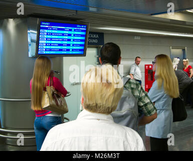 Moscou, Russie - 18 mai 2013 : les gens à l'aéroport de Vnoukovo vols arrivées Banque D'Images