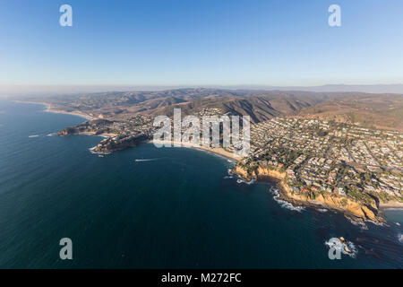 Vue aérienne du littoral de Laguna Beach à Orange County en Californie. Banque D'Images