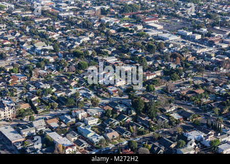 Vue aérienne de bâtiments et les rues à proximité de la Rose Park et les quartiers Eastside Long Beach en Californie. Banque D'Images