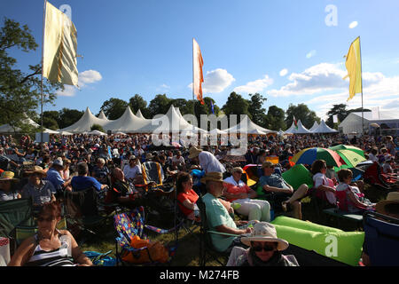 Le Cornbury Music Festival 2017 de la Great Tew Estate - Stade et la foule [Tout] Trevaskis Crédit : Banque D'Images