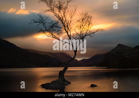 Lever et coucher du soleil à Llyn pardarn au Pays de Galles Banque D'Images
