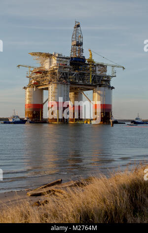 'Big Foot' de l'océan au large de Chevron, plate-forme de forage de pétrole et de gaz naturel, appareille de Ingleside, Texas, Golfe du Mexique. Banque D'Images