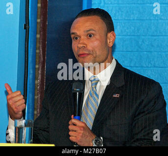 Frederick dans le Maryland, USA, 15 octobre 2012 Dan Bongino répond aux questions posées au cours de l'Frederick Comté parti républicain débat. Un Bongino anciens services secrets de l'agent spécial s'exécute en tant que candidat républicain pour le sénateur titulaire contre le sénateur Ben Cardin (démocrate) du Maryland Banque D'Images