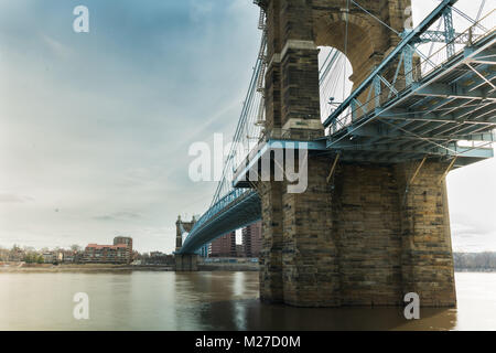 Roebling Bridge de Cincinnati (Ohio). Conçu par John Roebling - le concepteur de son grand frère le pont de Brooklyn. Banque D'Images