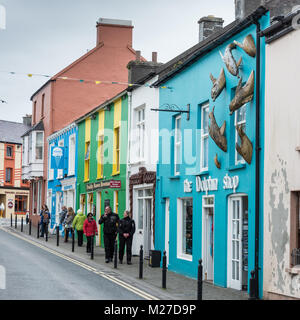 Rue colorée, Sneem, péninsule de Dingle, Irlande Banque D'Images