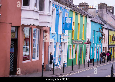 Rue colorée, Sneem, péninsule de Dingle, Irlande Banque D'Images