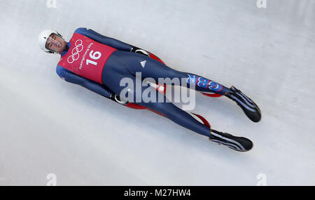 La société britannique Adam Rosen en luge à la pratique durant le jour d'aperçu sur le site olympique, Centre des sports de glisse de l'avant des Jeux Olympiques d'hiver 2018 de PyeongChang en Corée du Sud. Banque D'Images