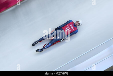 La société britannique Adam Rosen en luge à la pratique durant le jour d'aperçu sur le site olympique, Centre des sports de glisse de l'avant des Jeux Olympiques d'hiver 2018 de PyeongChang en Corée du Sud. Banque D'Images