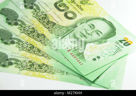 Fermé Thai baht vingt billets isolé sur fond blanc Banque D'Images