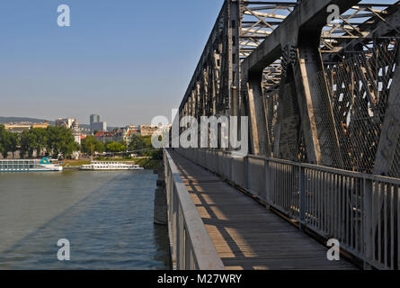 Vieux pont [plus] Stary sur Danube- Bratislava, Slovaquie Banque D'Images